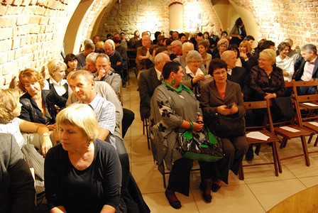 Koncert Lory Szafran i Wojciecha Gogolewskiego w Muzeum Rzemiosła w Krośnie - Piwnicy PodCieniami - zdjęcie w treści  nr 1