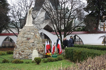 Śladami miejsc pamięci o poległych czyli jak Krosno uczciło Narodowe Święto Niepodległości - zdjęcie w treści  nr 4