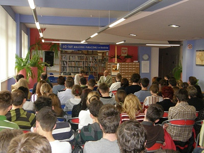 Wojciech Kuczok w Krośnieńskiej Bibliotece - zdjęcie w treści