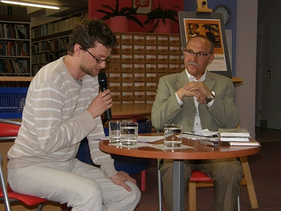 Wojciech Kuczok w Krośnieńskiej Bibliotece - zdjęcie w treści nr 1