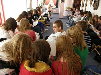 Gra wyobraźni…warsztaty teatralne dla gimnazjalistów w Krośnieńskiej Bibliotece - zdjęcie w treści  nr 1