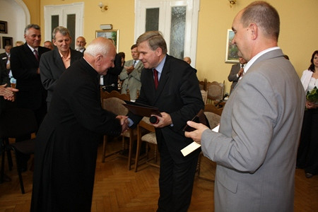 Ksiądz Prałat Tadeusz Buchowski zasłużony dla Krosna - zdjęcie w treści