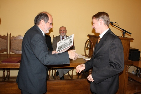 Rada i Prezydent z zaświadczeniami - zdjęcie w treści  nr 16