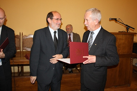 Rada i Prezydent z zaświadczeniami - zdjęcie w treści  nr 13