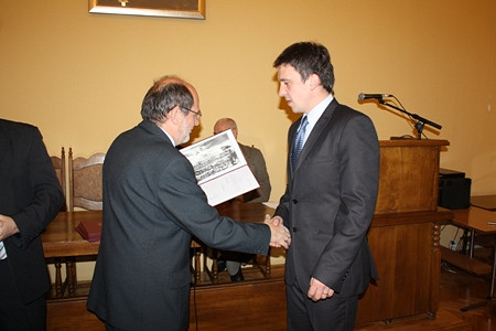 Rada i Prezydent z zaświadczeniami - zdjęcie w treści  nr 14