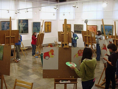 LEKCJE W GALERII SZTUKI - PRZYGODA Z PLASTYKĄ - zdjęcie w treści 