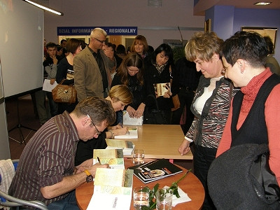 To kompletny dom wariatów…Marcin Meller i Anna Dziewit-Meller w Krośnieńskiej Bibliotece - zdjęcie w treści  nr 1