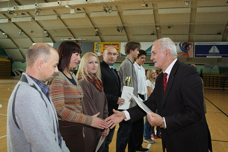 Współzawodnictwo sportowe szkół w roku szkolnym 2010/2011 - zdjęcie w treści nr 1