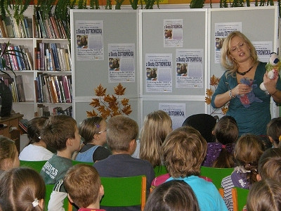 Skąd się biorą książki… Beata Ostrowicka w Krośnieńskiej Bibliotece - zdjęcie w treści  nr 2