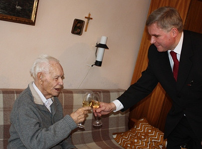 Najstarszy mężczyzna w Krośnie skończył 100 lat - zdjęcie w treści 