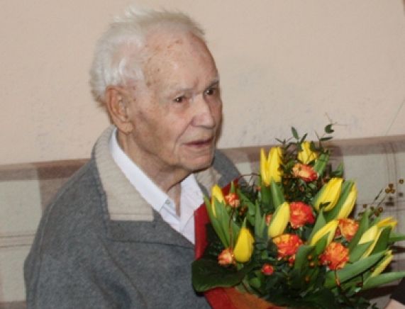 1961543232.jpg