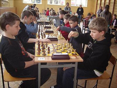 III Krośnieńska Szkolna Liga Szachowa. II Turniej - Edycja Wiosenna - zdjęcie w treści  nr 1