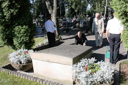 Mieszkańcy Krosna pamiętają o poległych w walce o wolność ojczyzny - zdjęcie w treści  nr 4