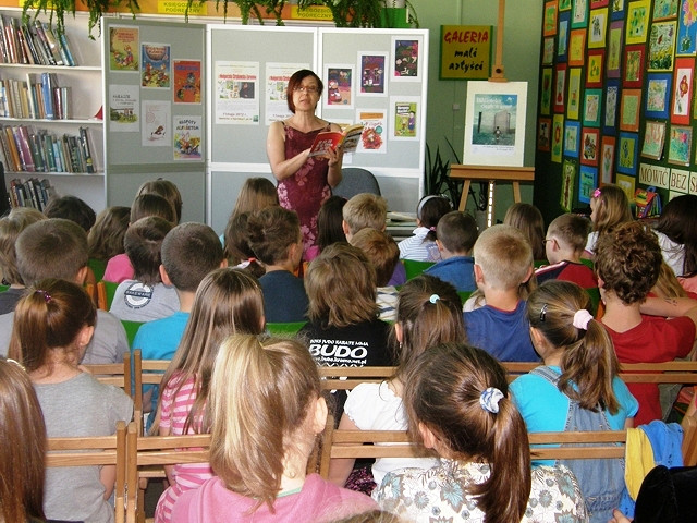 Książka zjedzona w kawałkach nie szkodzi - spotkanie z Małgorzatą Strękowską-Zarembą - zdjęcie w treści 