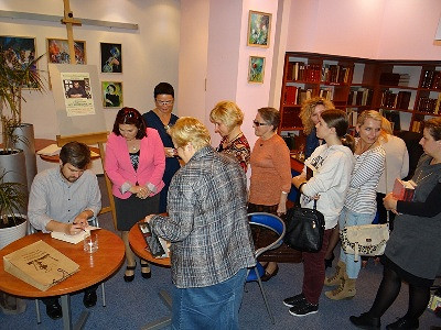 Literatura musi być wciągająca… Zygmunt Miłoszewski na spotkaniu z czytelnikami - zdjęcie w treści  nr 2