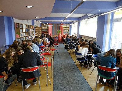 Konkursowe zmagania z Tuwimem i Gałczyńskim w Krośnieńskiej Bibliotece - zdjęcie w treści  nr 5