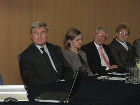 KONFERENCJA POŚWIĘCONA WDROŻENIU NOWEGO SYSTEMU GOSPODARKI ODPADAMI Z UDZIAŁEM POSŁA RP TADEUSZA ARKITA - zdjęcie w treści  nr 2