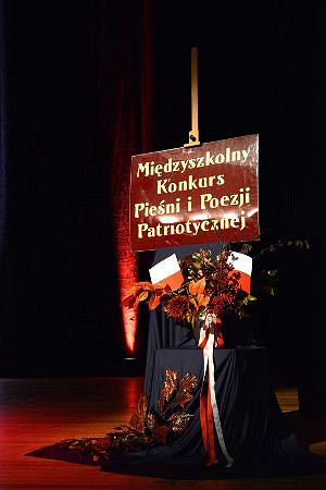 X Międzyszkolny Konkurs Pieśni i Poezji Patriotycznej rozstrzygnięty - zdjęcie w treści 