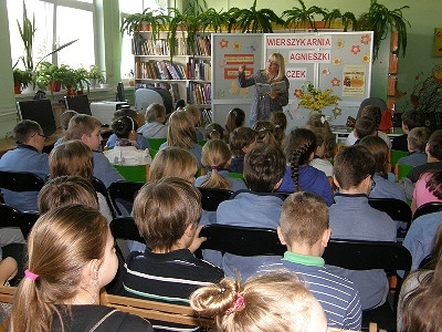 „Bez polszczyzny ani rusz…” spotkanie z Agnieszką Frączek w Krośnieńskiej Bibliotece - zdjęcie w treści 