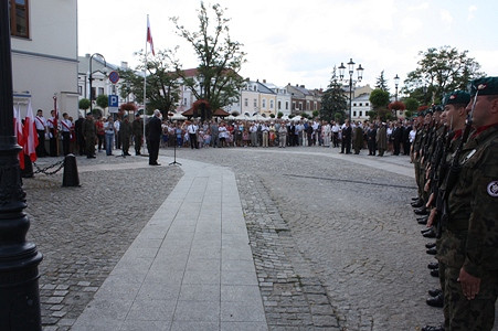 Krosno uczciło Święto Wojska Polskiego - zdjęcie w treści 