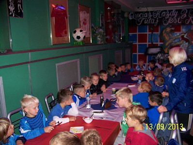 Super Piątek w Krakowie! Beniaminek zagrał towarzysko z Wisłą Kraków i oglądał mecz ekstraklasy - zdjęcie w treści  nr 6