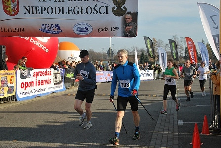 XVIII Bieg Niepodległości i I Krośnieńskie Zawody Nordic Walking - zdjęcie w treści  nr 1