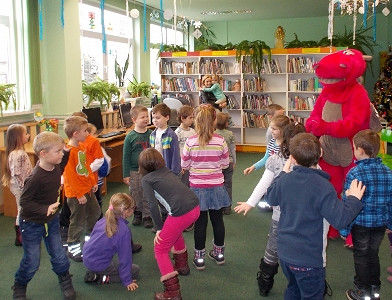 Ferie nie muszą być nudne…  Krośnieńska Biblioteka Publiczna dzieciom - zdjęcie w treści 