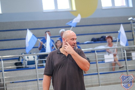 Seniorzy wygrywają w inauguracji ligowej! - zdjęcie w treści 