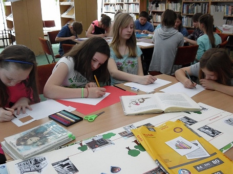  „Fantastyczni bohaterowie zwiedzają Krosno” warsztaty animacji poklatkowej w bibliotece - zdjęcie w treści 