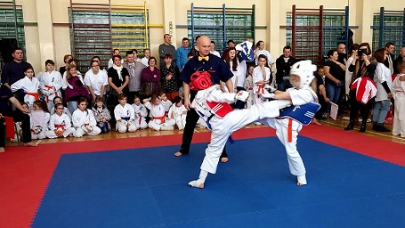 Udany początek roku zawodników Krośnieńskiego Klubu Kyokushin Karate - zdjęcie w treści  nr 1