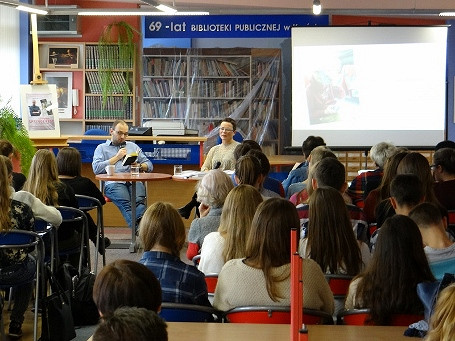 „Reportaż musi mieć fajną historię…” Filip Springer w Krośnieńskiej Bibliotece - zdjęcie w treści 