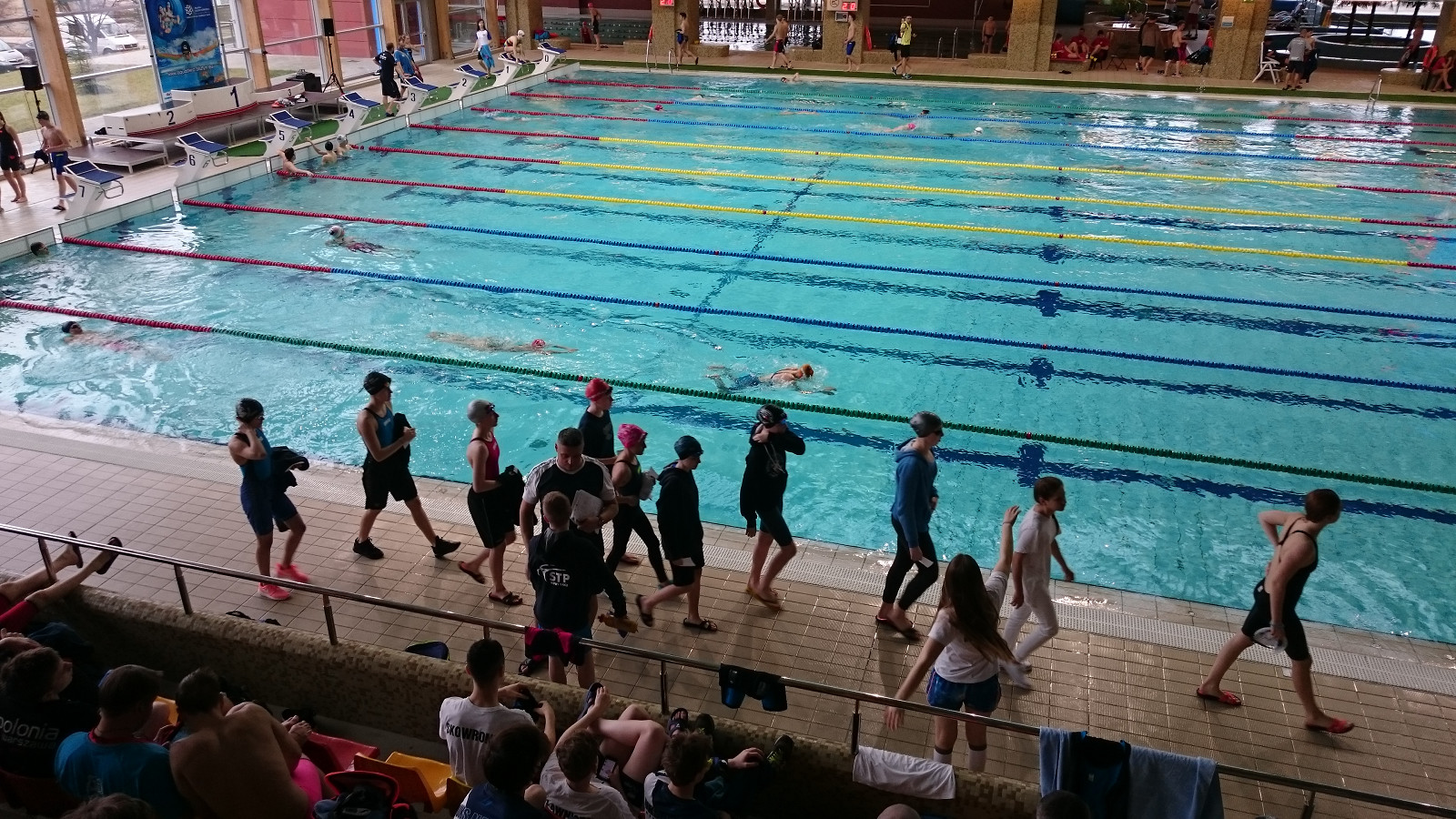 Sukcesy pływaczek Swim2win Krosno na Mistrzostwach Polski juniorów młodszych - zdjęcie w treści  nr 1