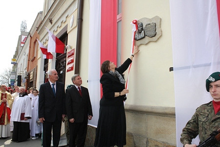 W szóstą rocznicę katastrofy smoleńskiej - zdjęcie w treści  nr 2