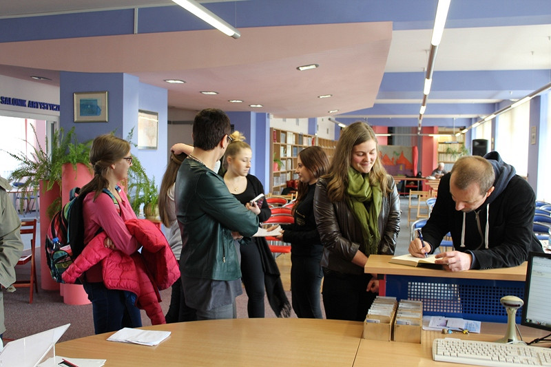 Sztuka pisania. Spotkanie z Michałem Olszewskim w krośnieńskiej bibliotece - zdjęcie w treści  nr 4