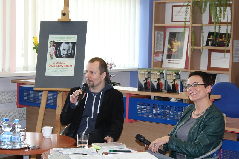 Sztuka pisania. Spotkanie z Michałem Olszewskim w krośnieńskiej bibliotece - zdjęcie w treści  nr 1