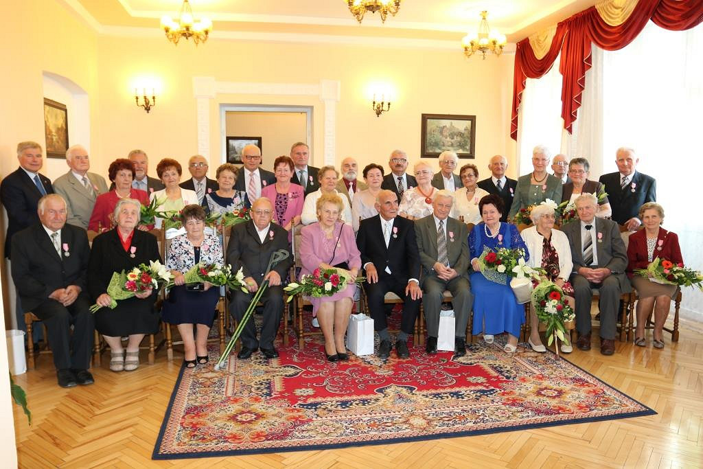 Złote Gody. 35 par z Krosna świętowało jubileusz 50 lat małżeństwa - zdjęcie w treści 