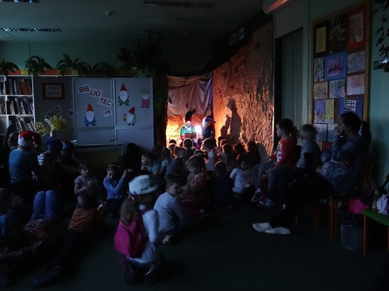 NOC (z krasnoludkami) w krośnieńskiej bibliotece! - zdjęcie w treści  nr 1