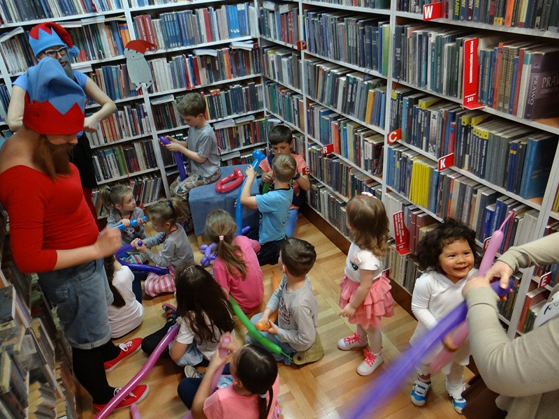 NOC (z krasnoludkami) w krośnieńskiej bibliotece! - zdjęcie w treści  nr 2