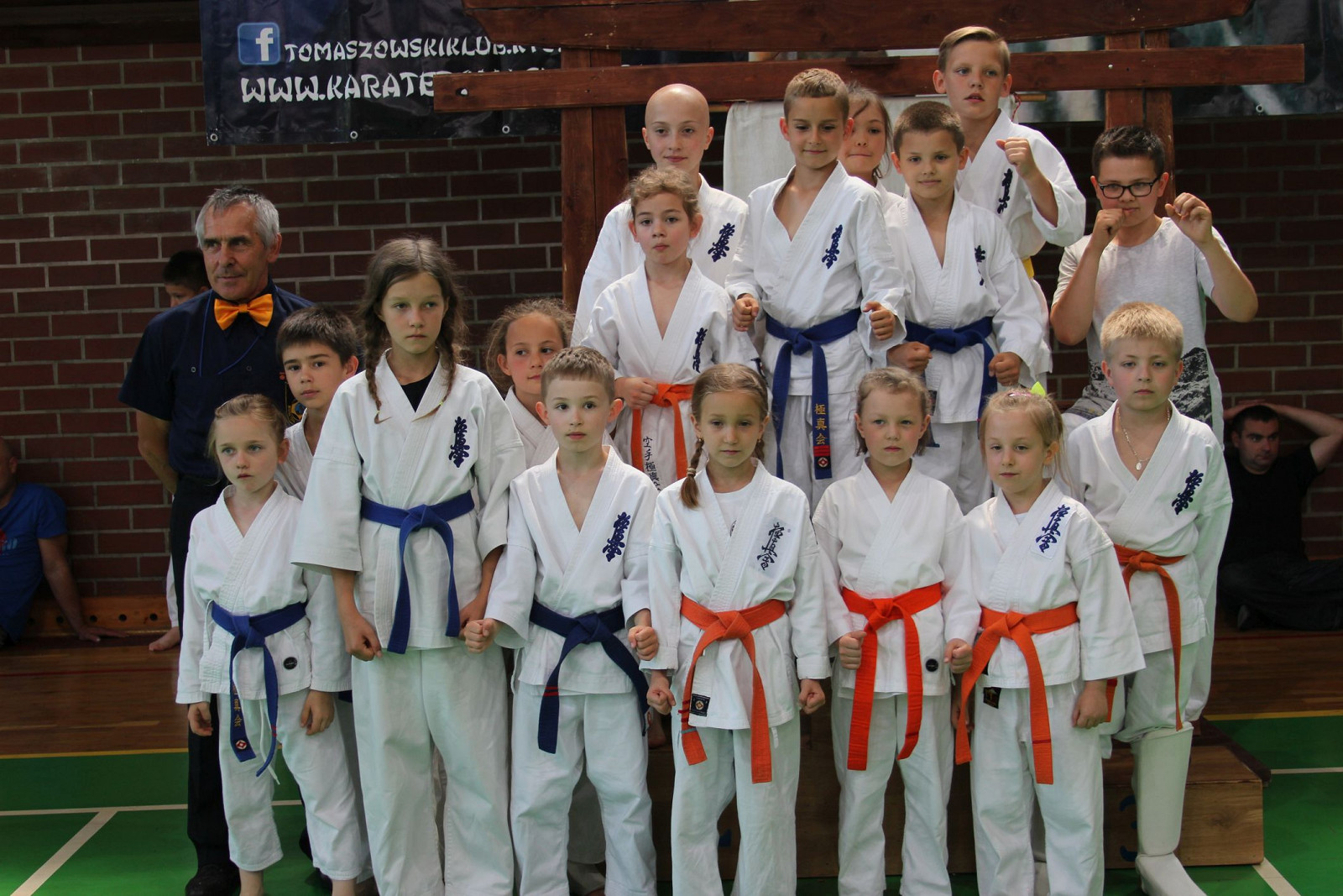 Krośnieński Klub Kyokushin Karate zdobył 23 puchary na turnieju w Tomaszowie Lubelskim - zdjęcie w treści 