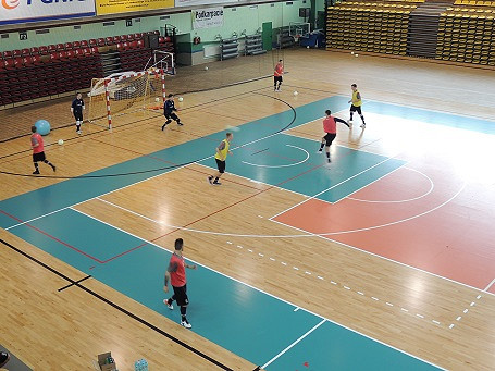 Reprezentacja Polski w FUTSALU na obiektach MOSiR Krosno - zdjęcie w treści 