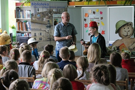 Historie same mnie odnajdują… spotkania autorskie z Łukaszem Wierzbickim - zdjęcie w treści 