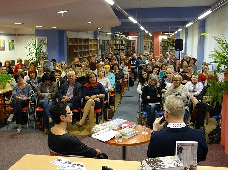 „Każdy spotyka takiego Czecha, na jakiego sobie zasłużył” - Mariusz Szczygieł w KBP - zdjęcie w treści  nr 1