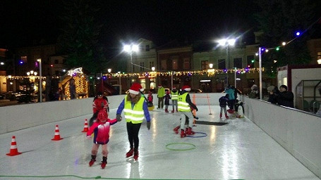 Wielka frajda na rynkowej ślizgawce! - zdjęcie w treści  nr 1