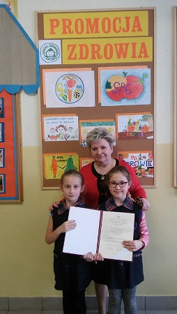 Szkoła Podstawowa Nr 6 im. J. Korczaka w Krośnie otrzymała Krajowy Certyfikat „Szkoła Promująca Zdrowie - zdjęcie w treści 