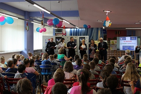 Windą po książki… o czytelnictwie w Krośnieńskiej Bibliotece Publicznej w 2016 roku - zdjęcie w treści 