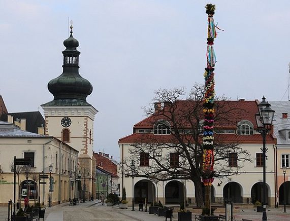 Wielkanocna palma na krośnieńskim rynku