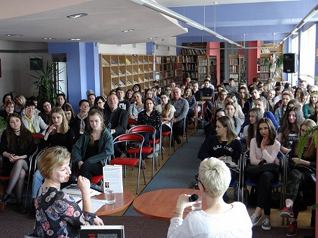 Reportaże, biografie i ogłoszenia drobne... spotkanie Magdaleny Grzebałkowskiej z czytelnikami w KBP - zdjęcie w treści  nr 2