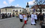 Niedziela Palmowa na krosnieńskim rynku. Zdjęcie ukazujace uczestników