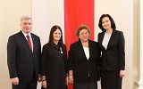 Danuta Mrozek i Małgorzata Barańska z Wojewodą Podkarpackim Ewą Leniart i Piotrem Przytockim Prezydentem Miasta Krosna