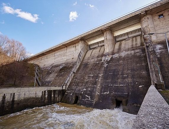 Mała elektrownia wodna w ZUW w Sieniawie